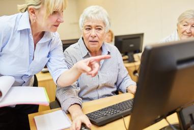 Cours informatique, démarches administratives : les ateliers numériques Familles Rurales vous accompagnent