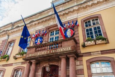 Fronton d'une mairie