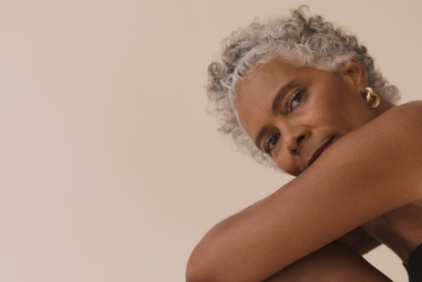 le concept d'invention et d'idée neuve est représenté avec un dessin d'ampoule lumineuse pour illustrer l'appel à initiative des Bourses Jeunes Action 2025